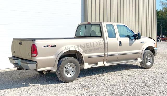 Image of Ford F-350 equipment image 4