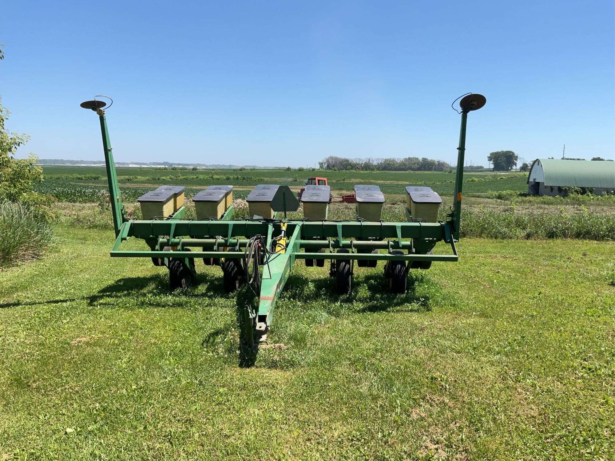 John Deere 7000 Equipment Image0