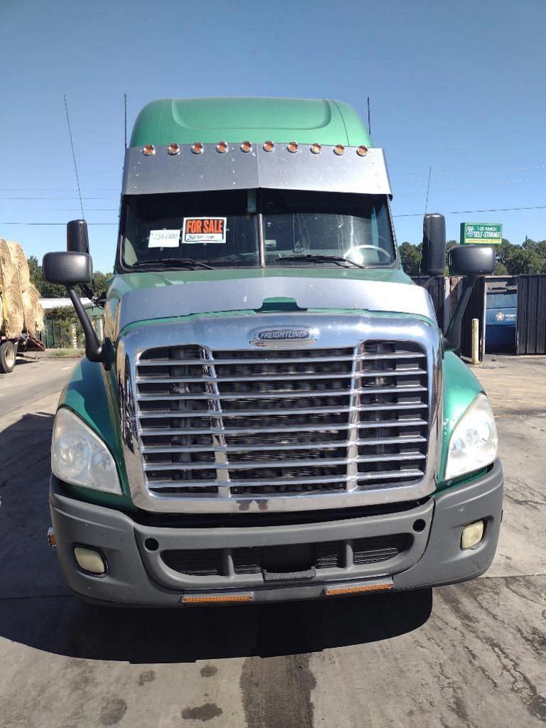 Image of Freightliner Cascadia Image 1