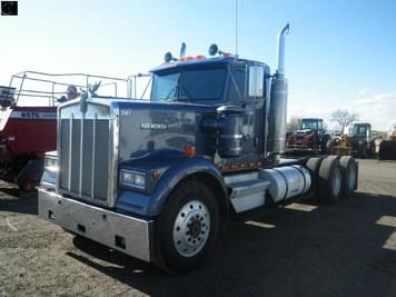 Main image Kenworth W900B
