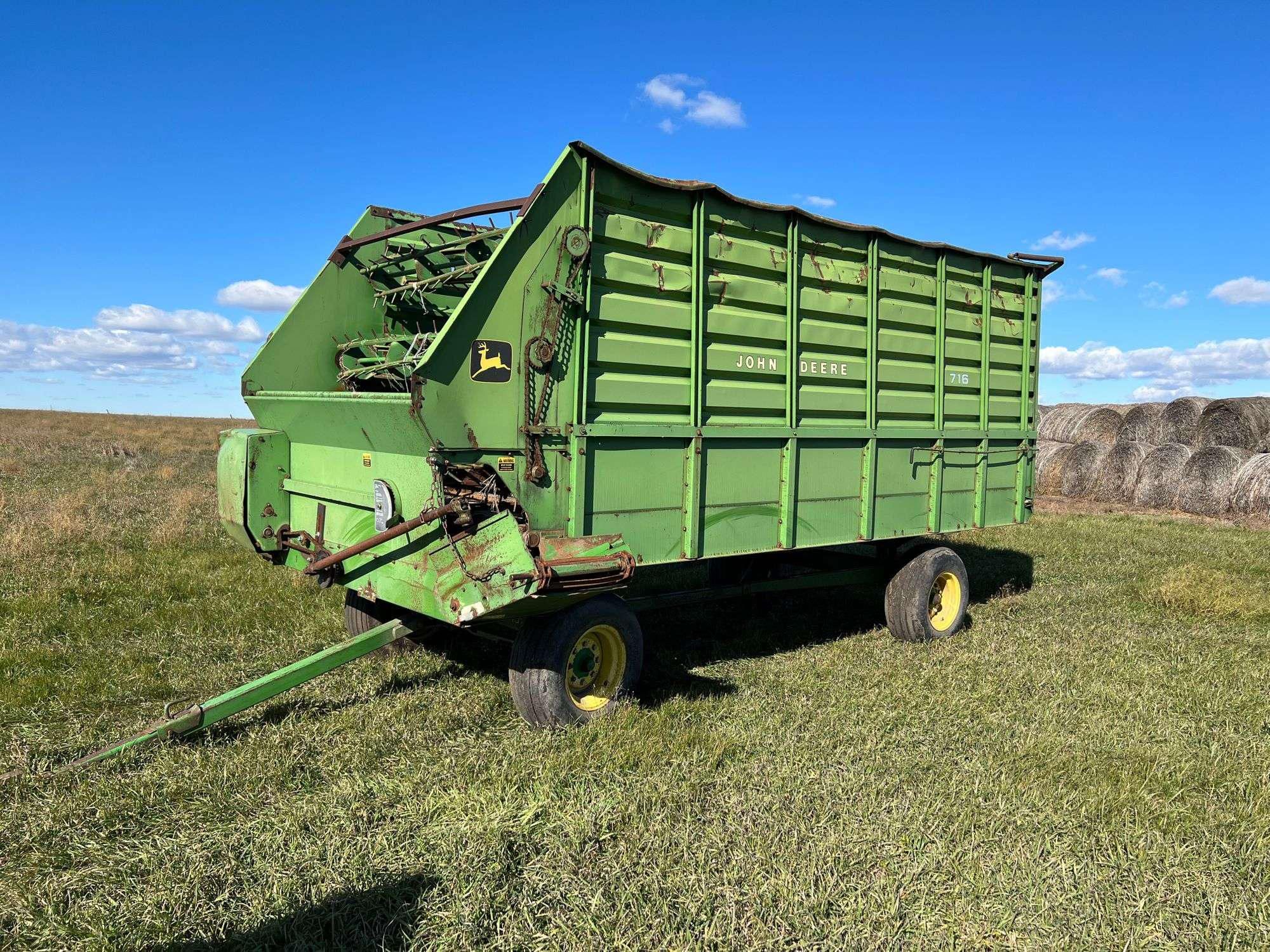 Main image John Deere 716