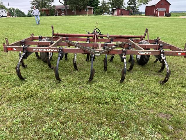 Image of International Harvester 645 equipment image 1
