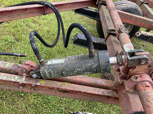 Image of International Harvester 645 equipment image 4