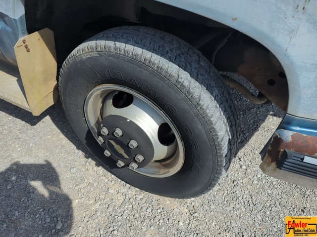 Image of Chevrolet 3500 equipment image 4
