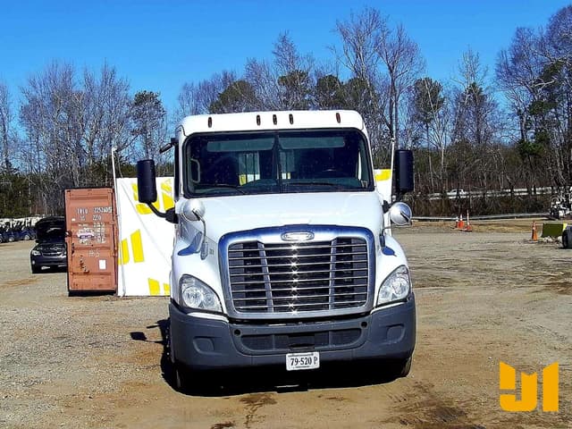 Image of Freightliner Cascadia equipment image 2