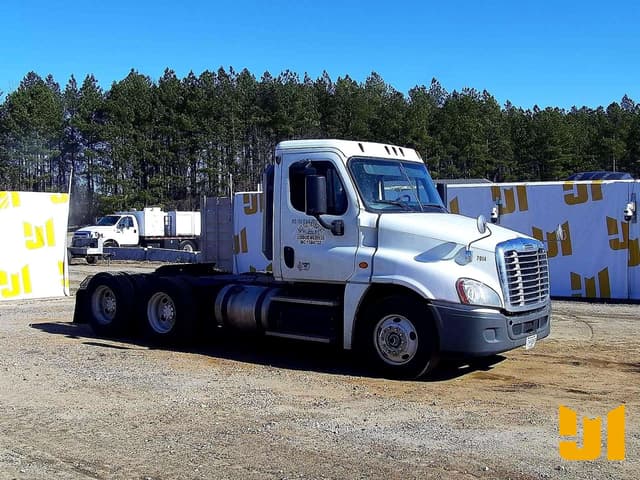 Image of Freightliner Cascadia equipment image 3