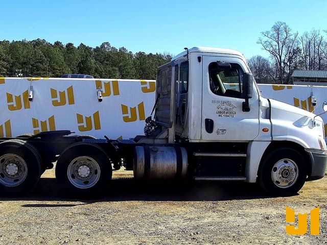 Image of Freightliner Cascadia equipment image 4