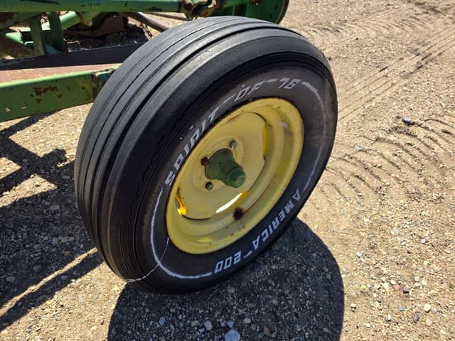 Image of John Deere 450 equipment image 3