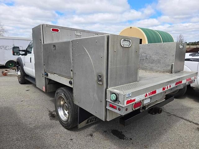 Image of Ford F-450 equipment image 3