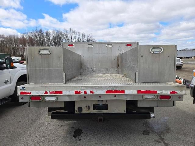 Image of Ford F-450 equipment image 4