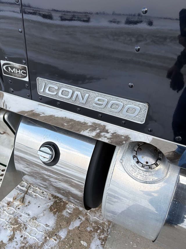 Image of Kenworth W900 equipment image 4