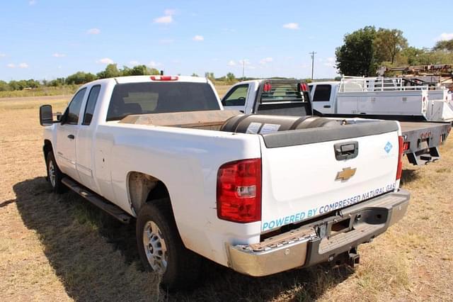 Image of Chevrolet 2500HD equipment image 2