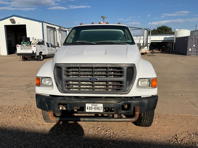 Image of Ford F-750 equipment image 1