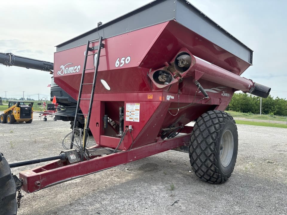 2009 Demco 650 Equipment Image0