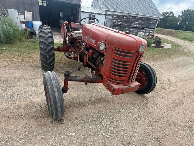 Image of International Harvester 300 equipment image 1