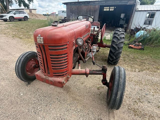 Image of International Harvester 300 equipment image 3
