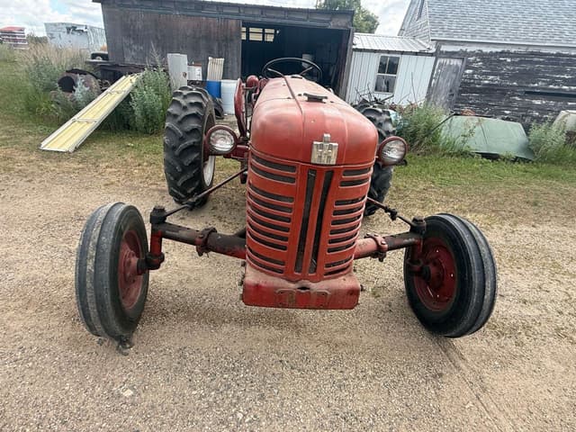 Image of International Harvester 300 equipment image 2