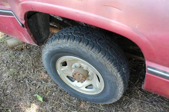 Image of Dodge Ram 2500 equipment image 3