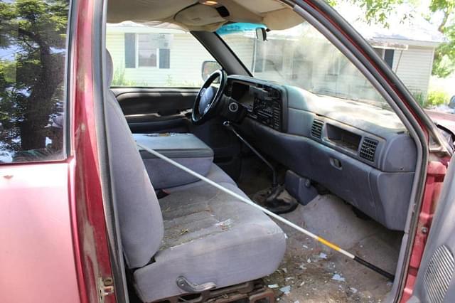 Image of Dodge Ram 2500 equipment image 2