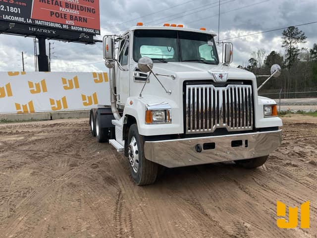 Image of Western Star 4700SF equipment image 2