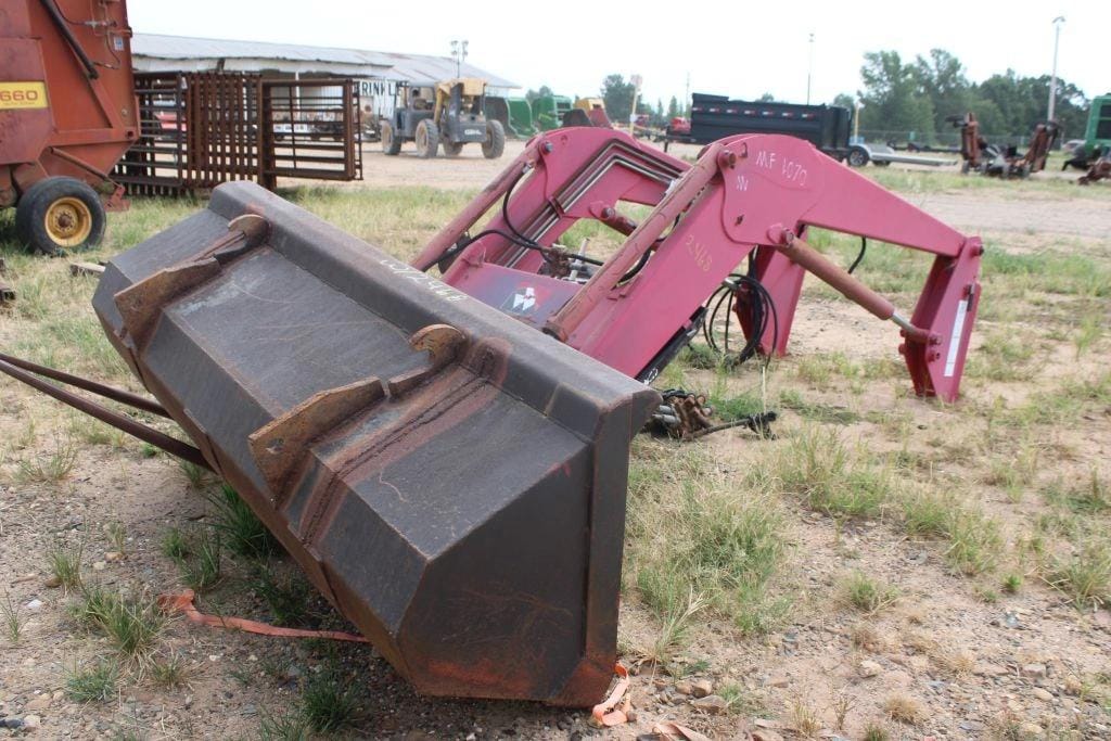 Massey Ferguson 1070 Equipment Image0