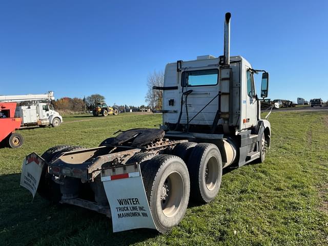 Image of Volvo VNL equipment image 4
