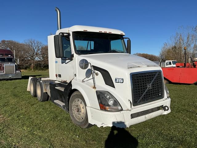 Image of Volvo VNL equipment image 2