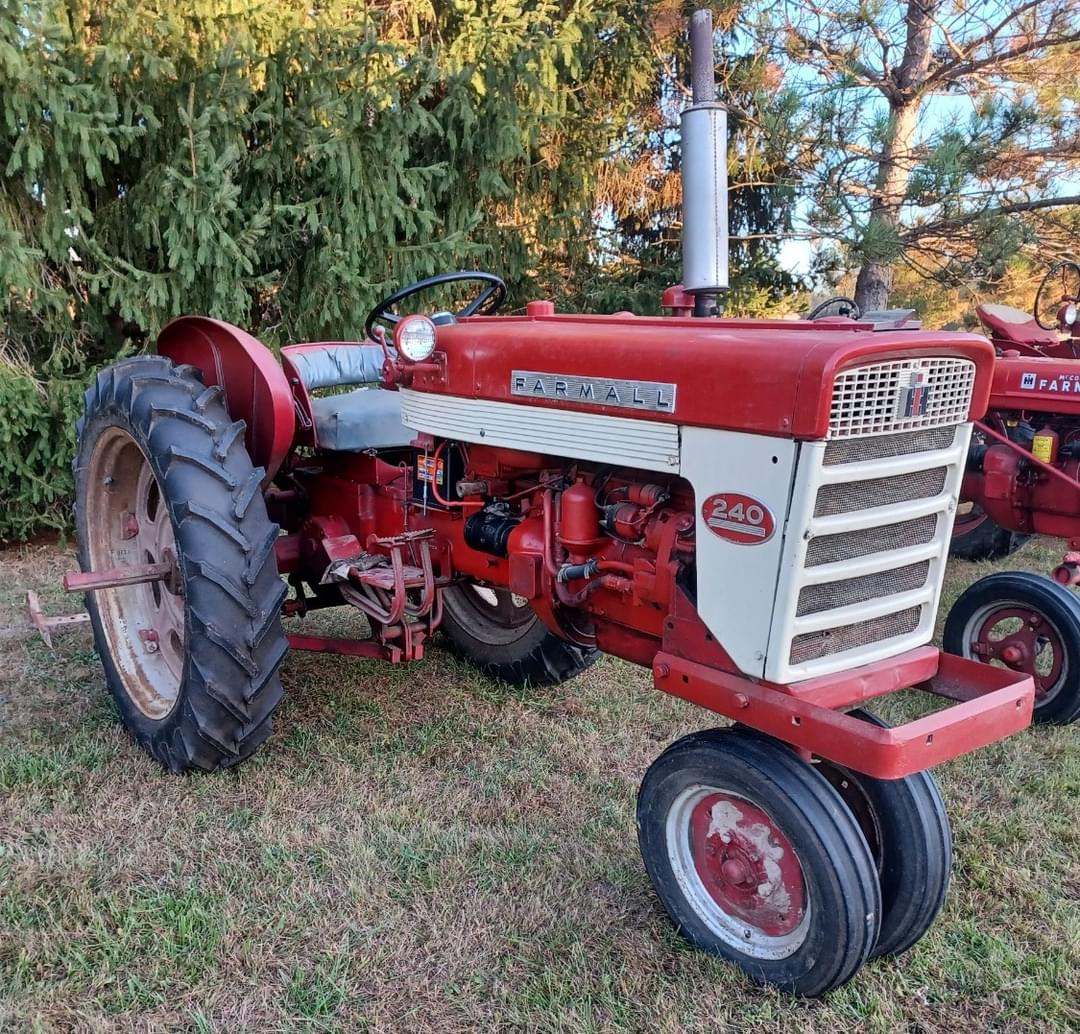 Image of Farmall 240 Image 0