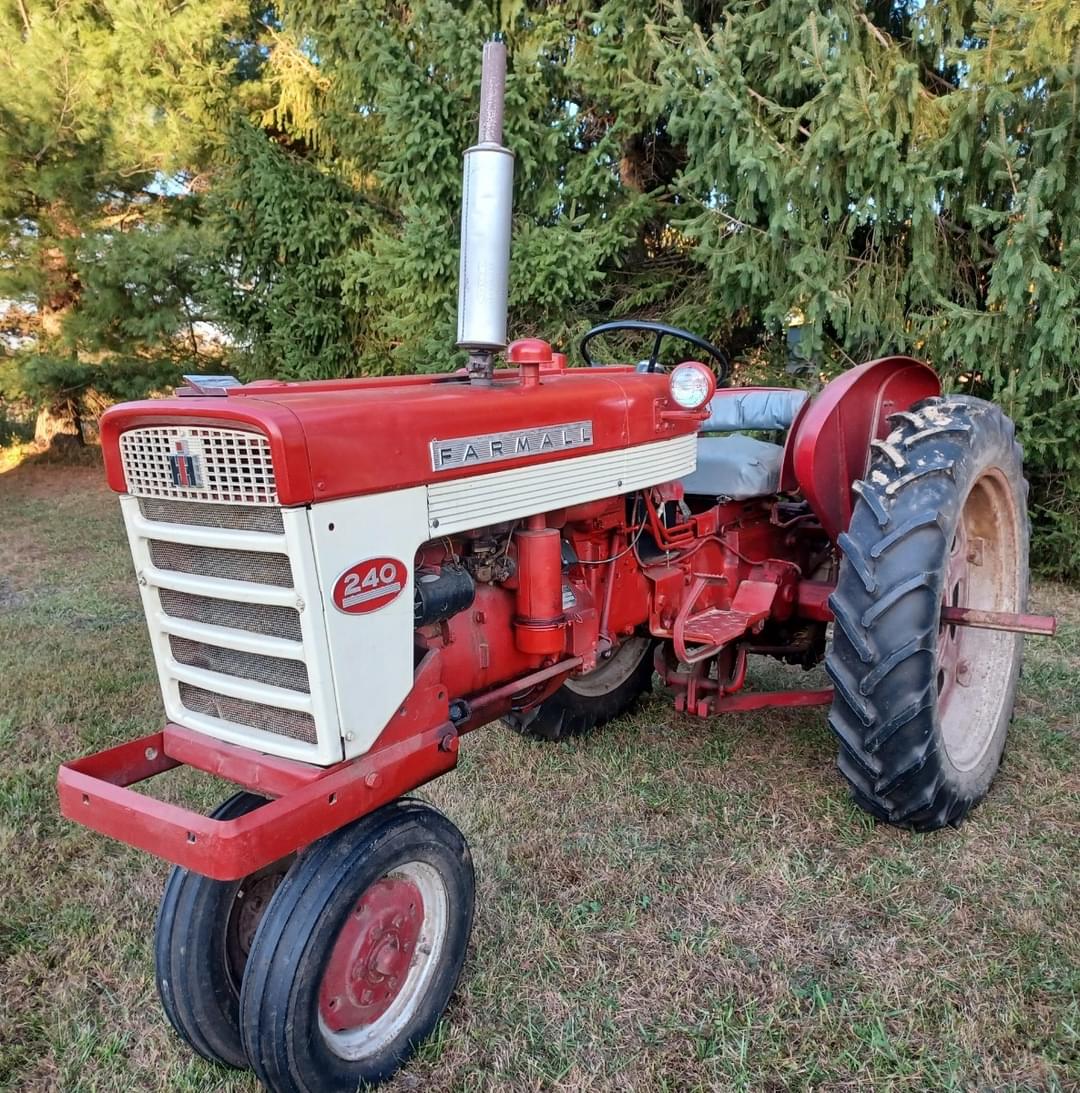 Image of Farmall 240 Image 1