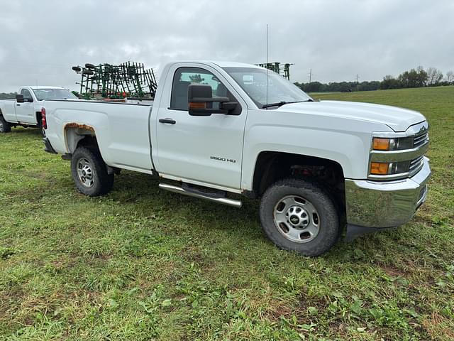 Image of Chevrolet 2500HD equipment image 3