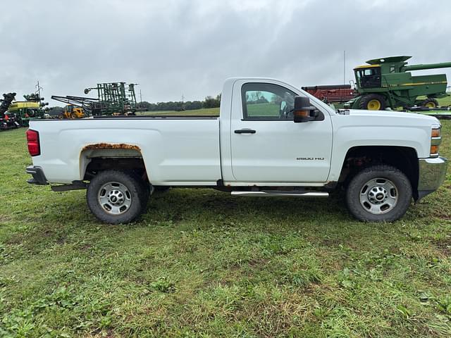 Image of Chevrolet 2500HD equipment image 4