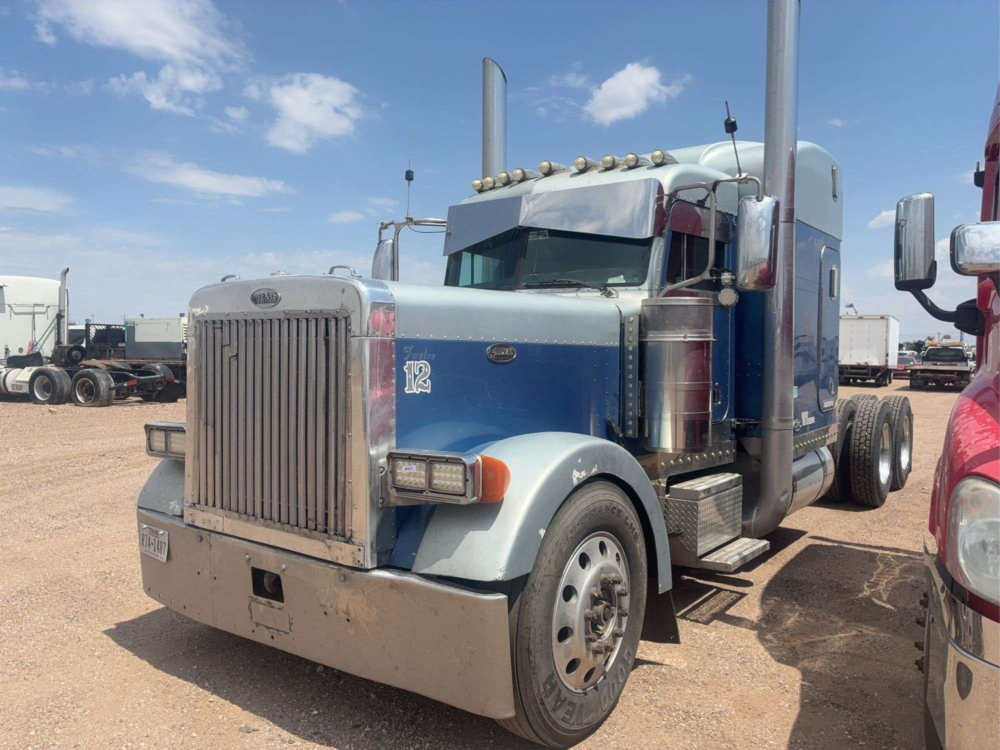 2004 Peterbilt 379 Equipment Image0