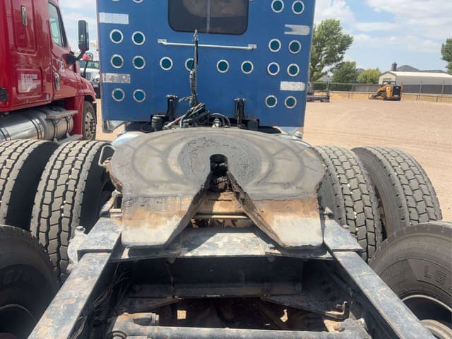 Image of Peterbilt 379 equipment image 4