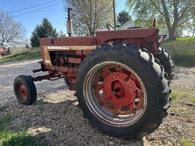 Image of International Harvester 656 equipment image 3