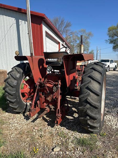 Image of International Harvester 656 equipment image 2