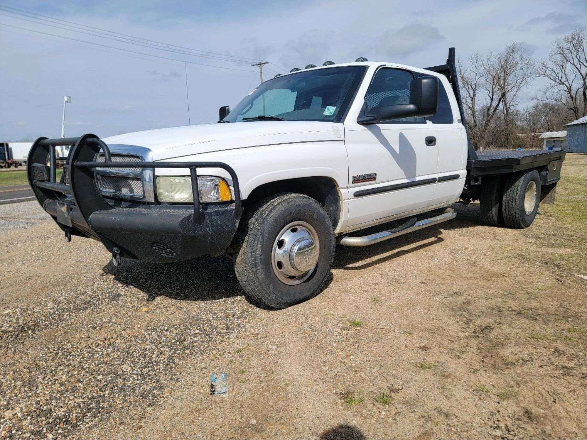 2002 Dodge Ram 3500 Equipment Image0