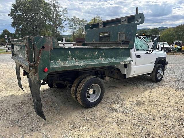 Image of Chevrolet 3500 equipment image 4