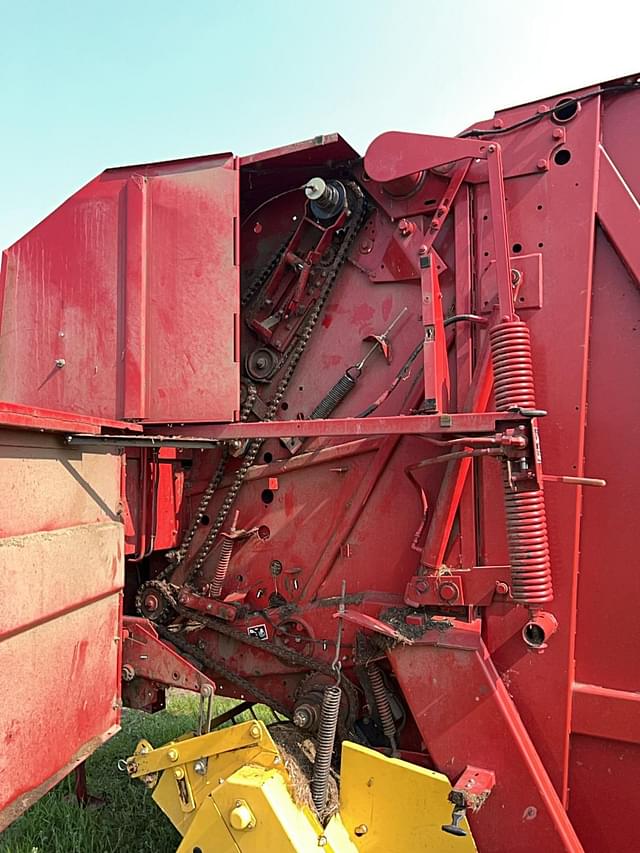 Image of New Holland 658 equipment image 3