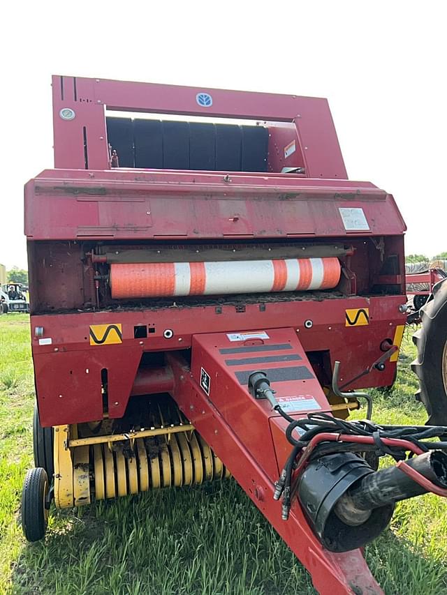 Image of New Holland 658 equipment image 4