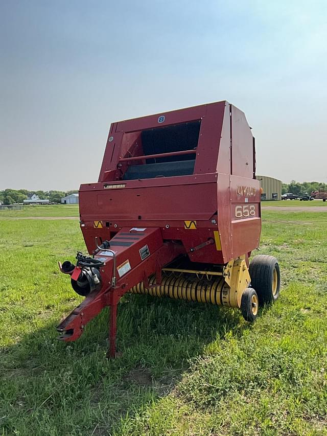 Image of New Holland 658 equipment image 1