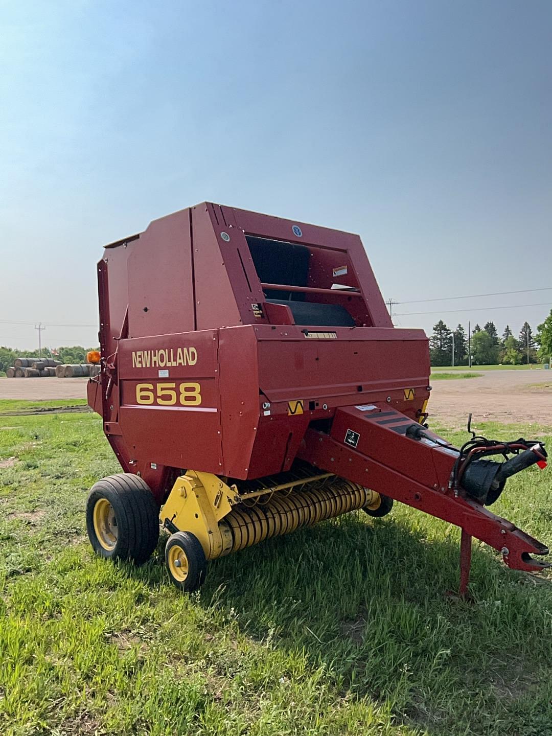 Image of New Holland 658 Primary image
