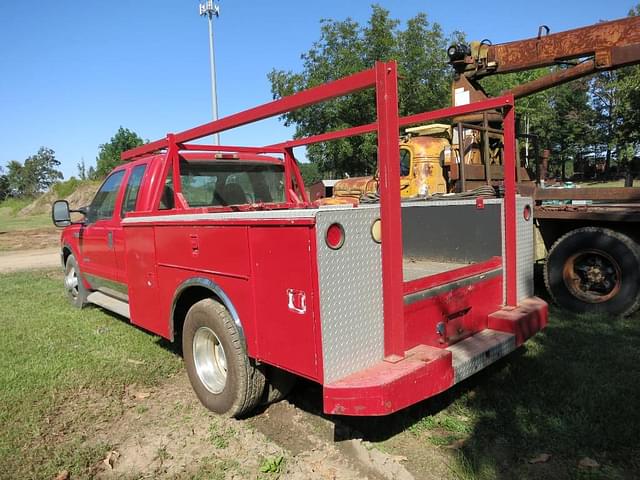 Image of Ford F-350 equipment image 4