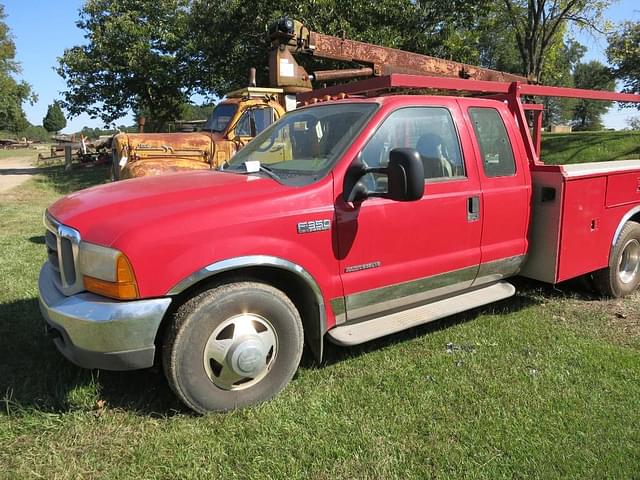 Image of Ford F-350 equipment image 1