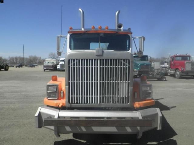 Image of International 9300 equipment image 1