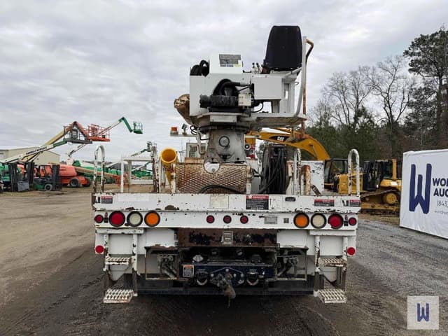 Image of Ford F-750 equipment image 4