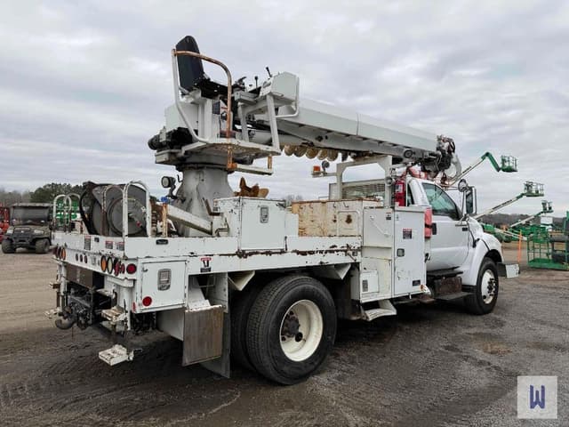 Image of Ford F-750 equipment image 3