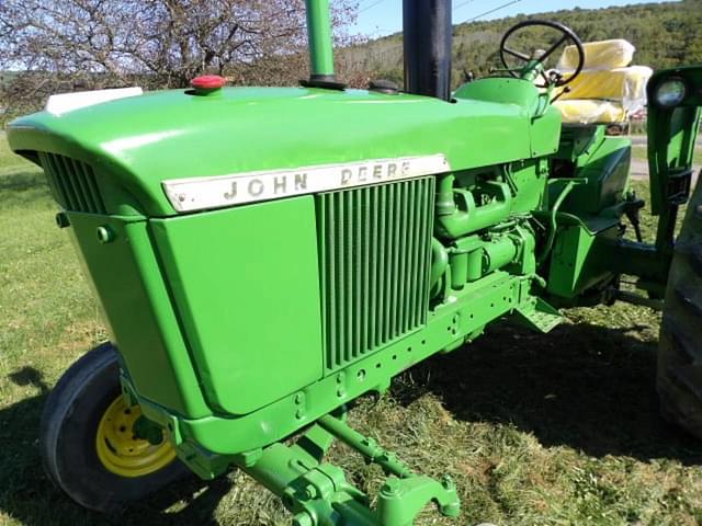 Image of John Deere 3020 equipment image 1