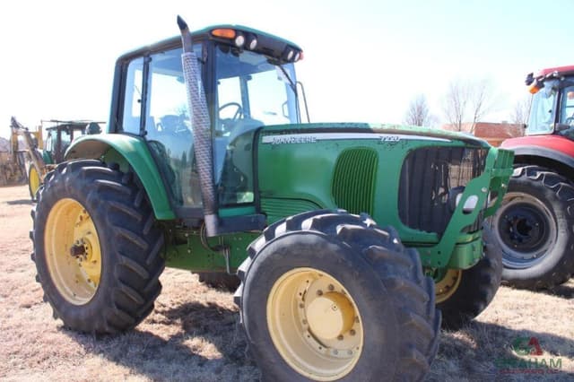 Image of John Deere 7220 equipment image 1
