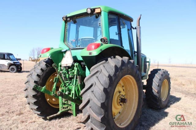 Image of John Deere 7220 equipment image 2