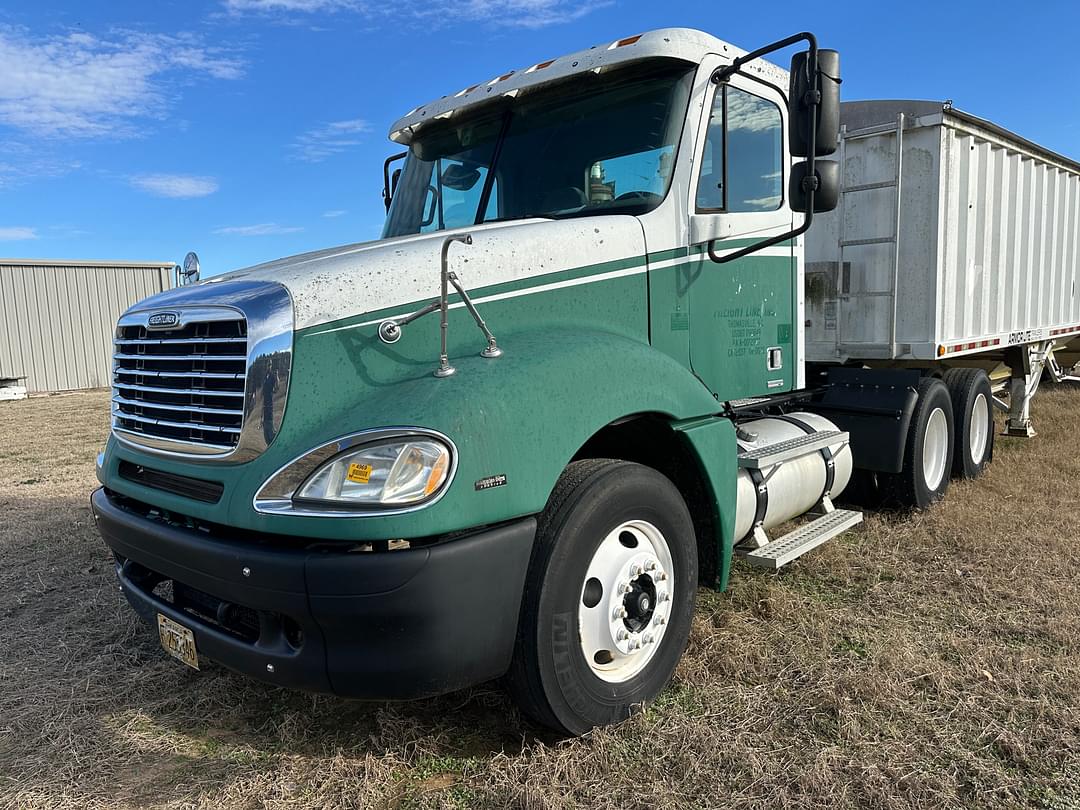 Image of Freightliner Columbia Primary image